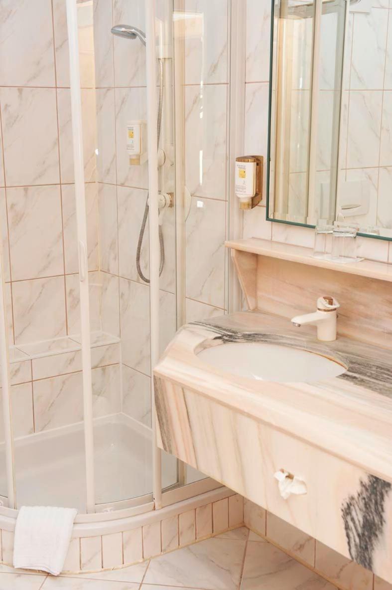 Hotel Lindner Vocklabruck Bagian luar foto