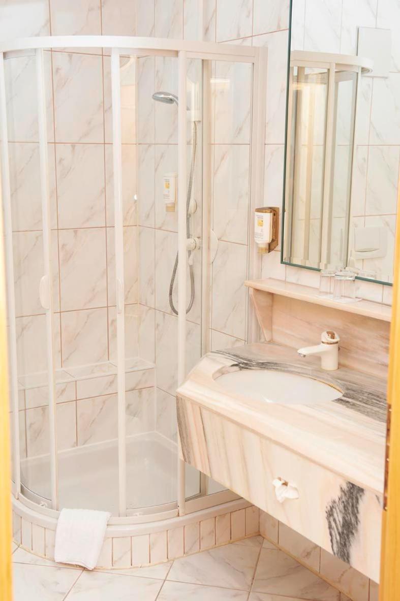 Hotel Lindner Vocklabruck Bagian luar foto